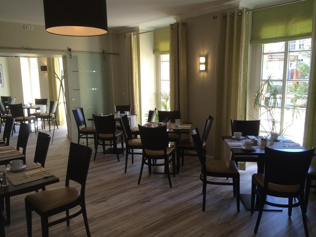 Hotel Und Restaurant Kranichsberg Woltersdorf  ภายนอก รูปภาพ