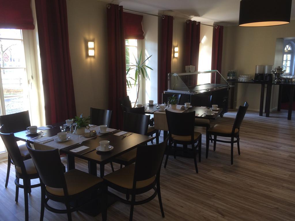 Hotel Und Restaurant Kranichsberg Woltersdorf  ภายนอก รูปภาพ