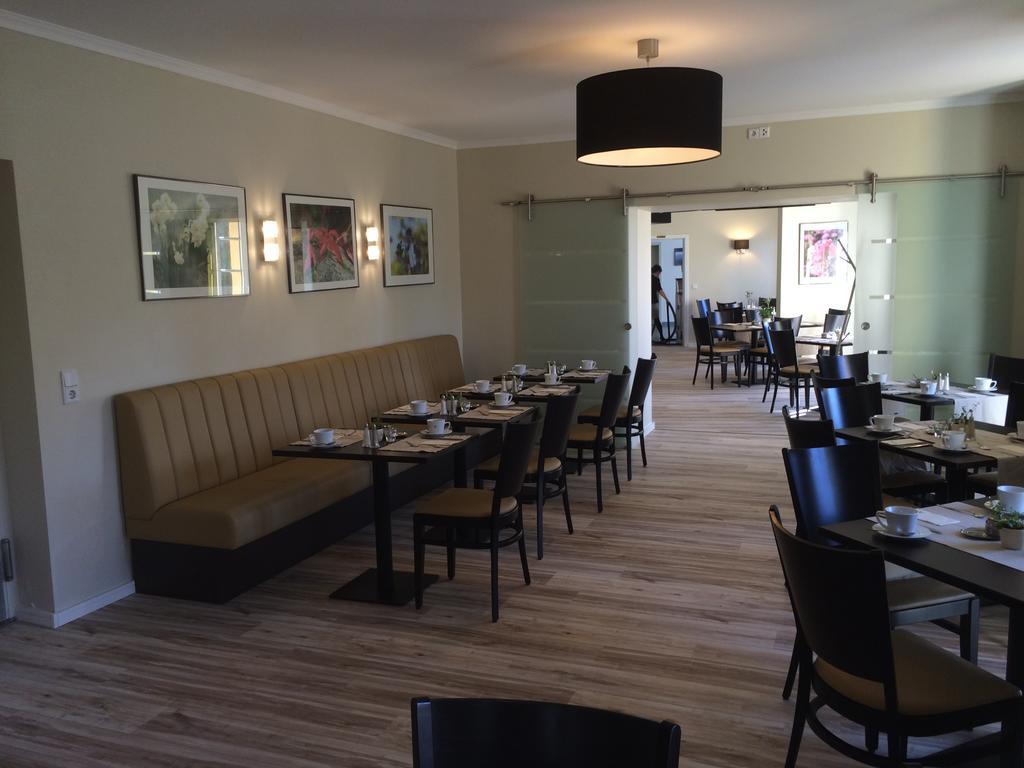 Hotel Und Restaurant Kranichsberg Woltersdorf  ภายนอก รูปภาพ