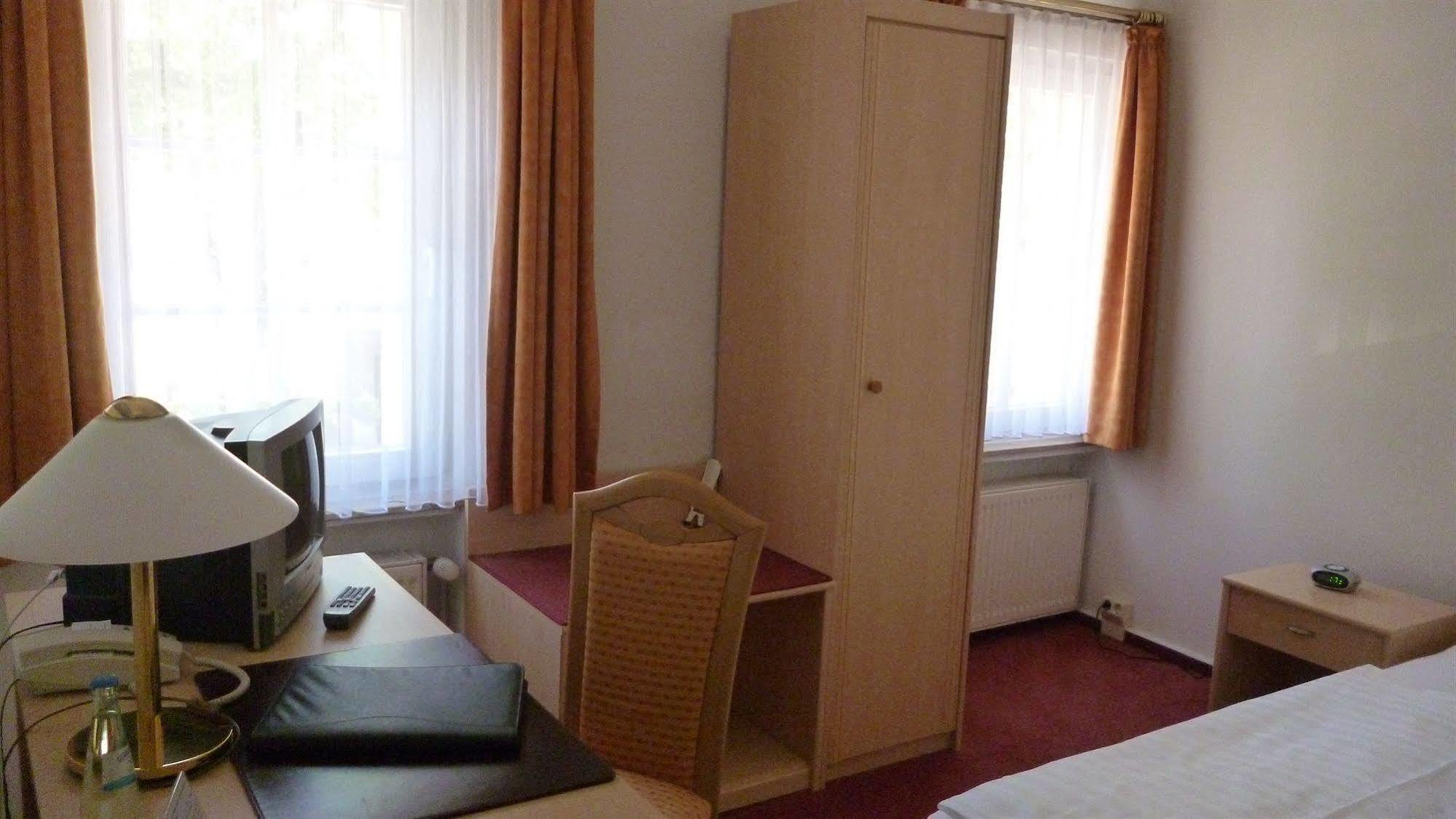 Hotel Und Restaurant Kranichsberg Woltersdorf  ภายนอก รูปภาพ