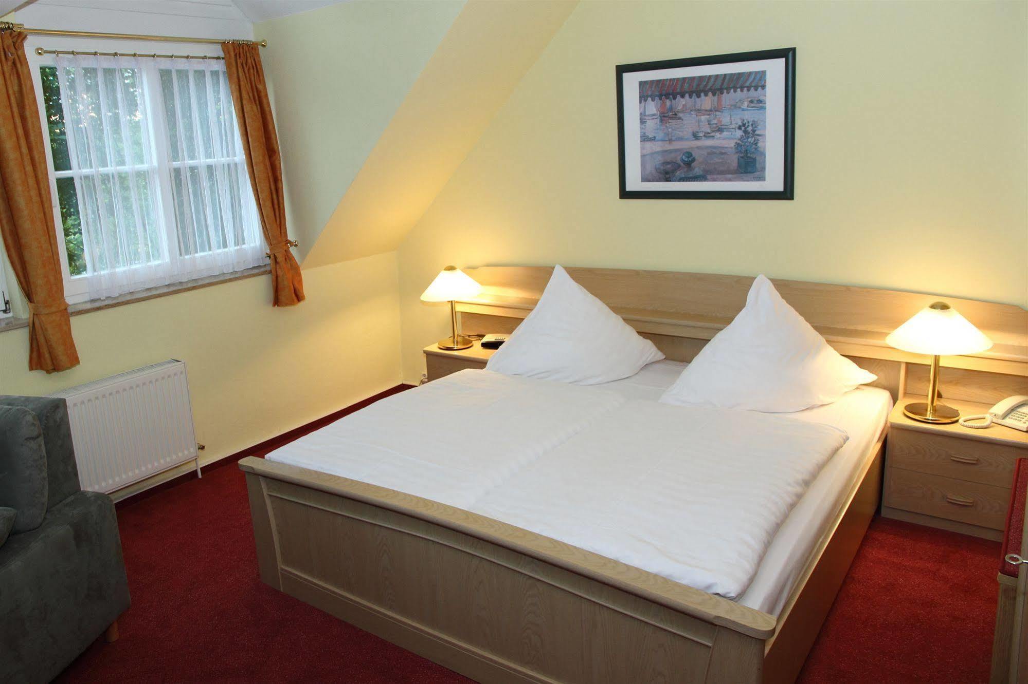 Hotel Und Restaurant Kranichsberg Woltersdorf  ภายนอก รูปภาพ