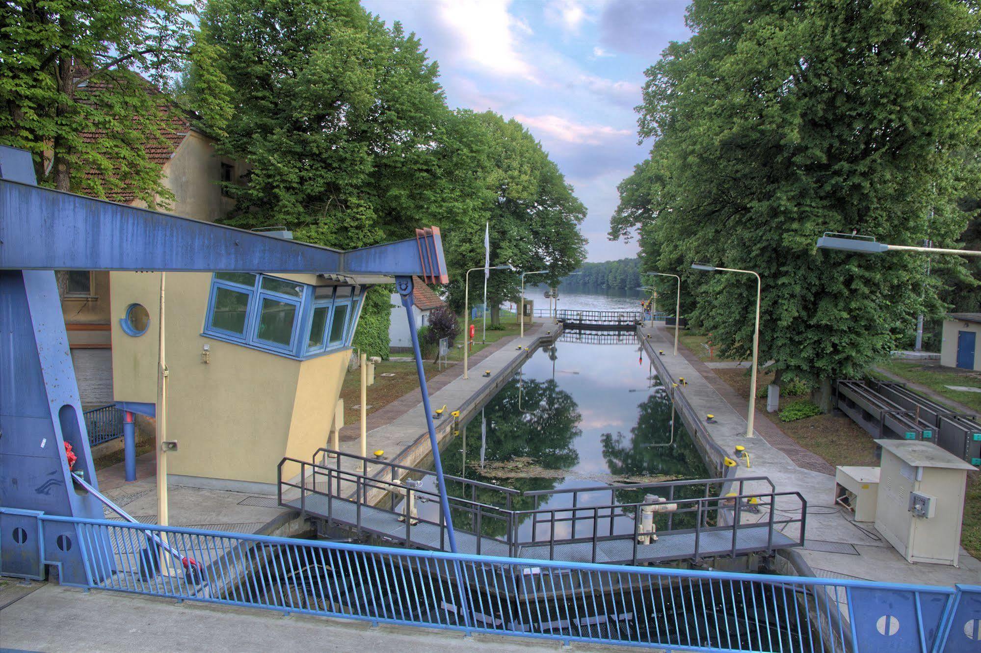 Hotel Und Restaurant Kranichsberg Woltersdorf  ภายนอก รูปภาพ