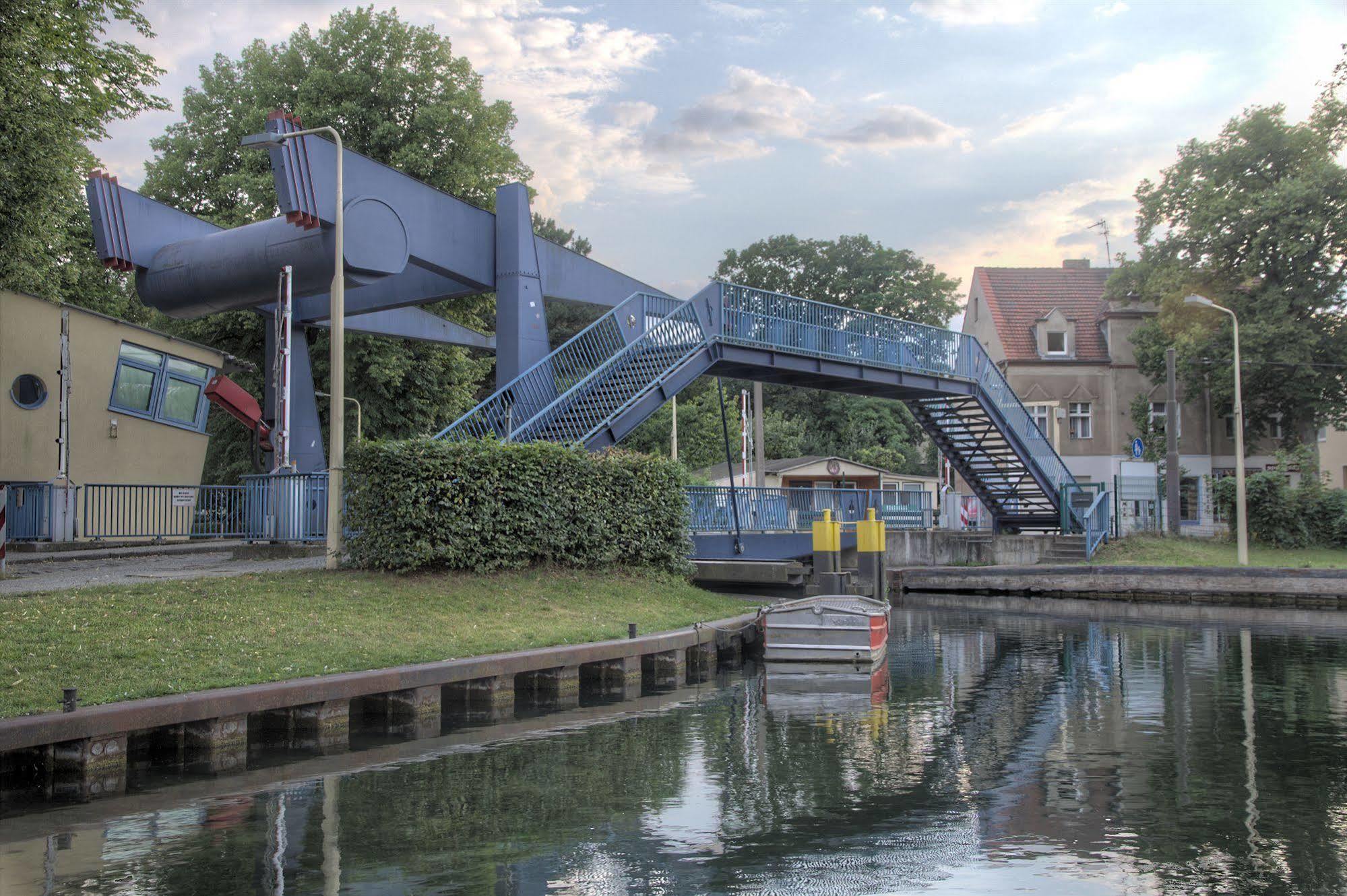 Hotel Und Restaurant Kranichsberg Woltersdorf  ภายนอก รูปภาพ