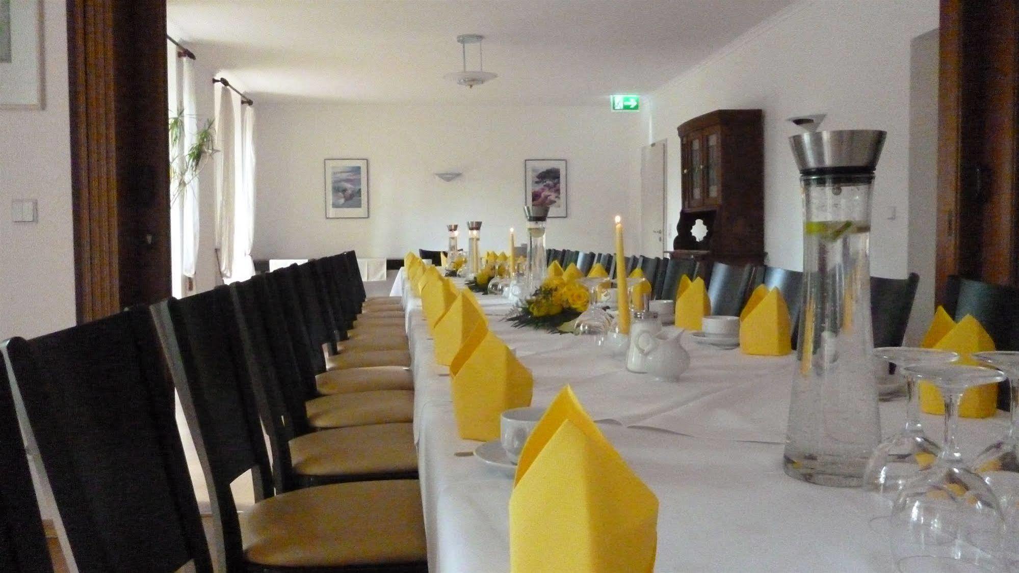 Hotel Und Restaurant Kranichsberg Woltersdorf  ภายนอก รูปภาพ
